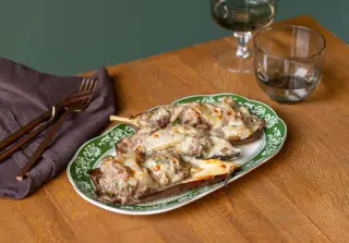 Баклажаны, запечённые с говяжьим фаршем и сыром