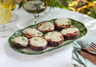 Баклажаны, запечённые с моцареллой и томатным соусом