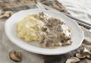Бефстроганов с белыми грибами