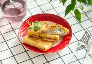 Блины с куриной грудкой и блючизом
