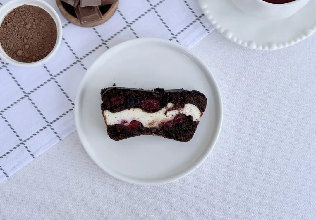 Брауни с творогом и вишней