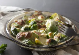 Брюссельская капуста под сырной корочкой