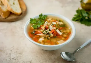 Быстрый суп с нутом и курицей