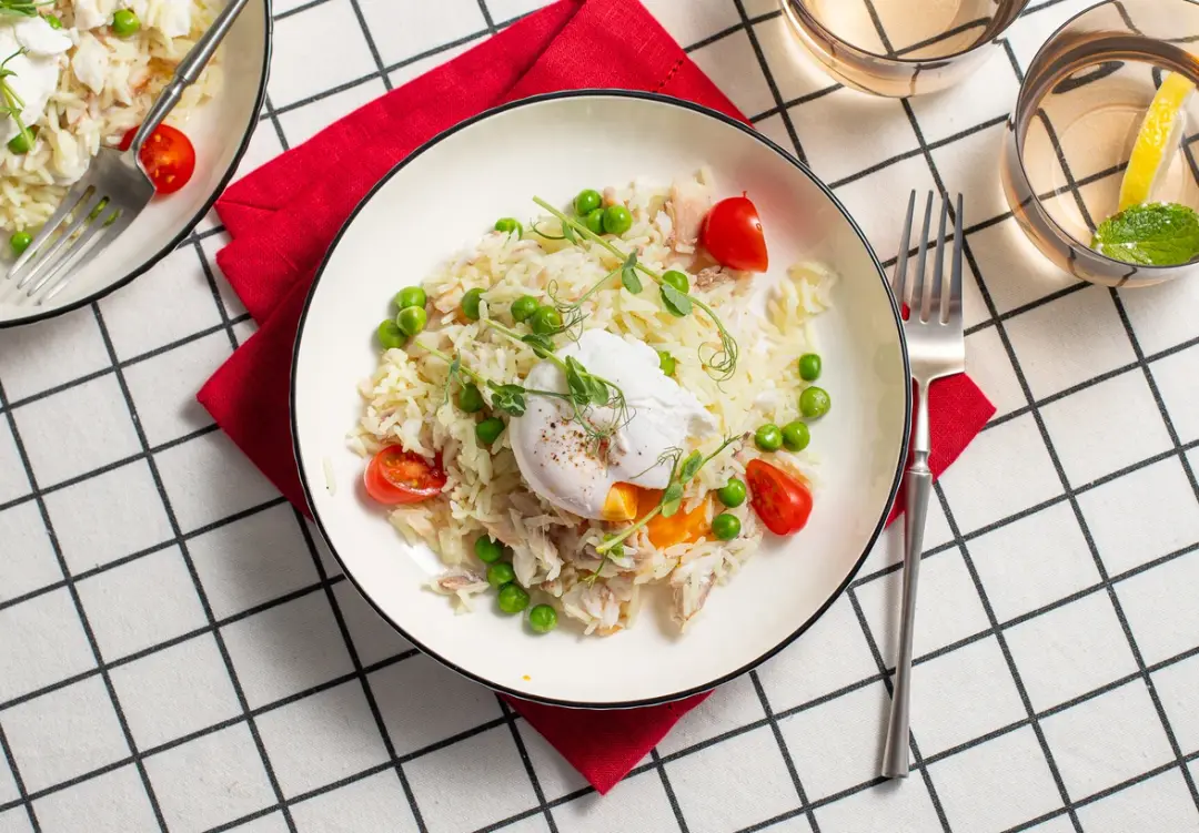 Дорадо с рисом и яйцом пашот