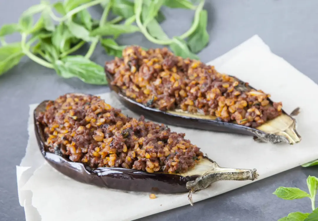 Фаршированные баклажаны с говядиной и булгуром