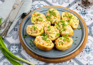 Фаршированный картофель с форелью
