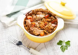 Гречка с индейкой в горшочке
