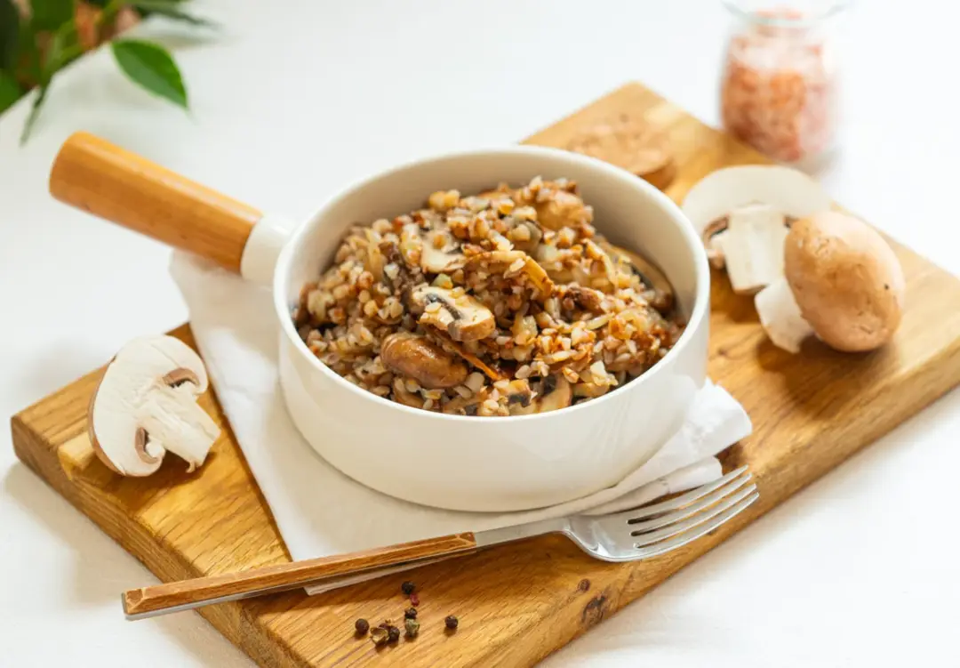 Гречка с шампиньонами и луком