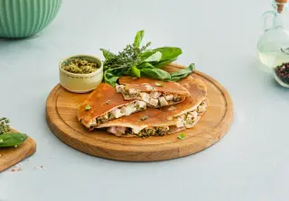 Гречневые блины с курицей и песто