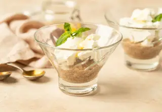 Гречневые хлопья с мёдом и творогом
