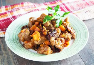 Индейка с черносливом и имбирем