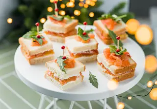 Канапе с сёмгой и щучьей икрой