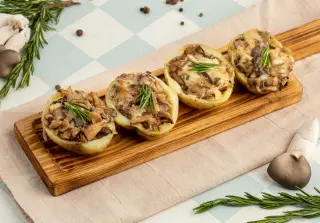 Картофель, фаршированный вешенками