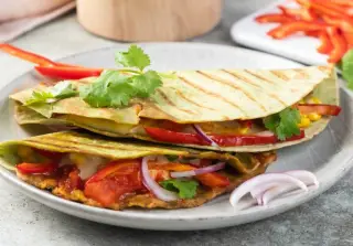 Кесадилья с кукурузой и курицей