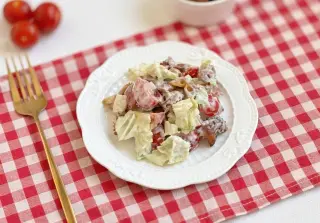 Хрустящий салат с макаронами