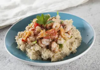Киноа с креветками