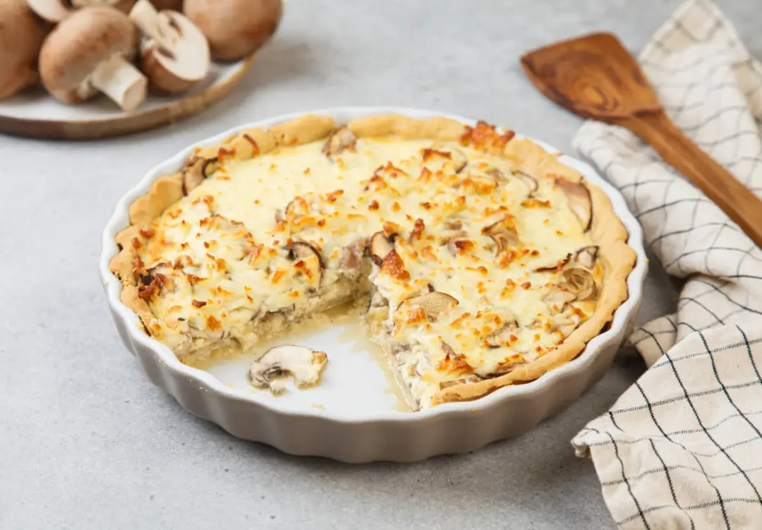 Киш с грибами и курицей