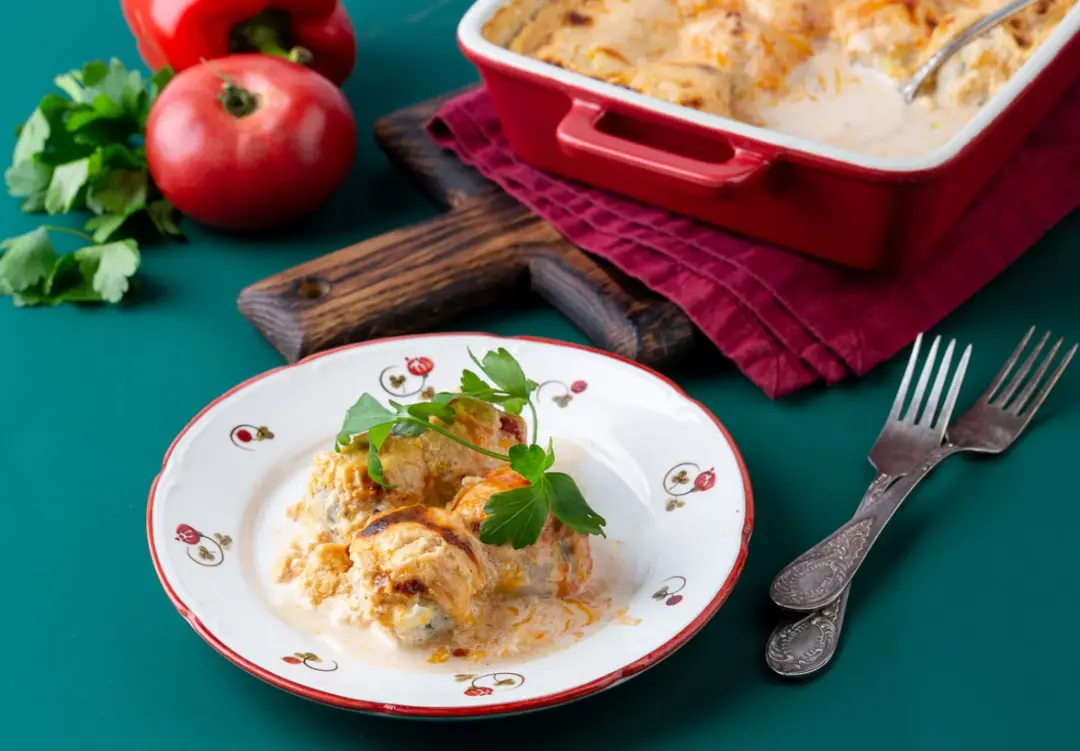 Колобки из куриного фарша со сливочно-сырным соусом
