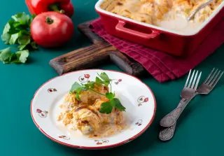 Колобки из куриного фарша со сливочно-сырным соусом