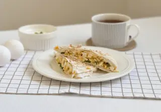 Конвертики с яйцом и луком