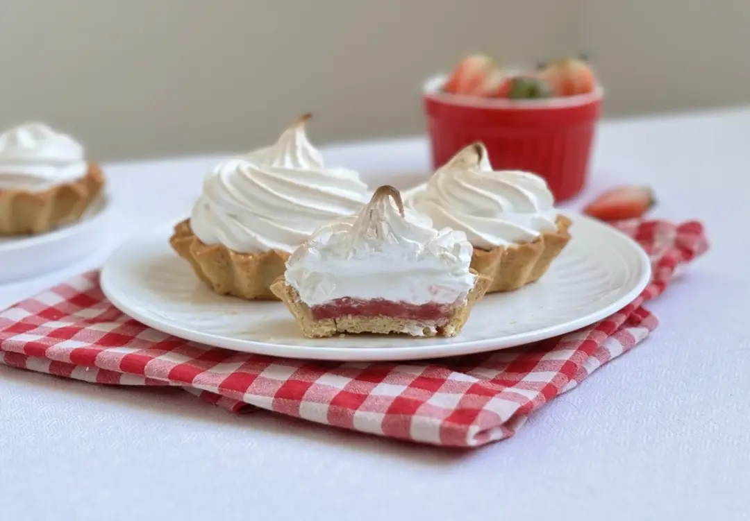 Корзиночки с клубничной начинкой