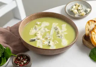 Крем-суп из капусты с голубым сыром