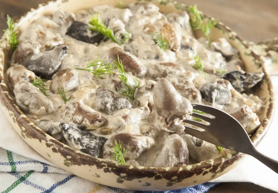 Куриные сердечки с лесными грибами