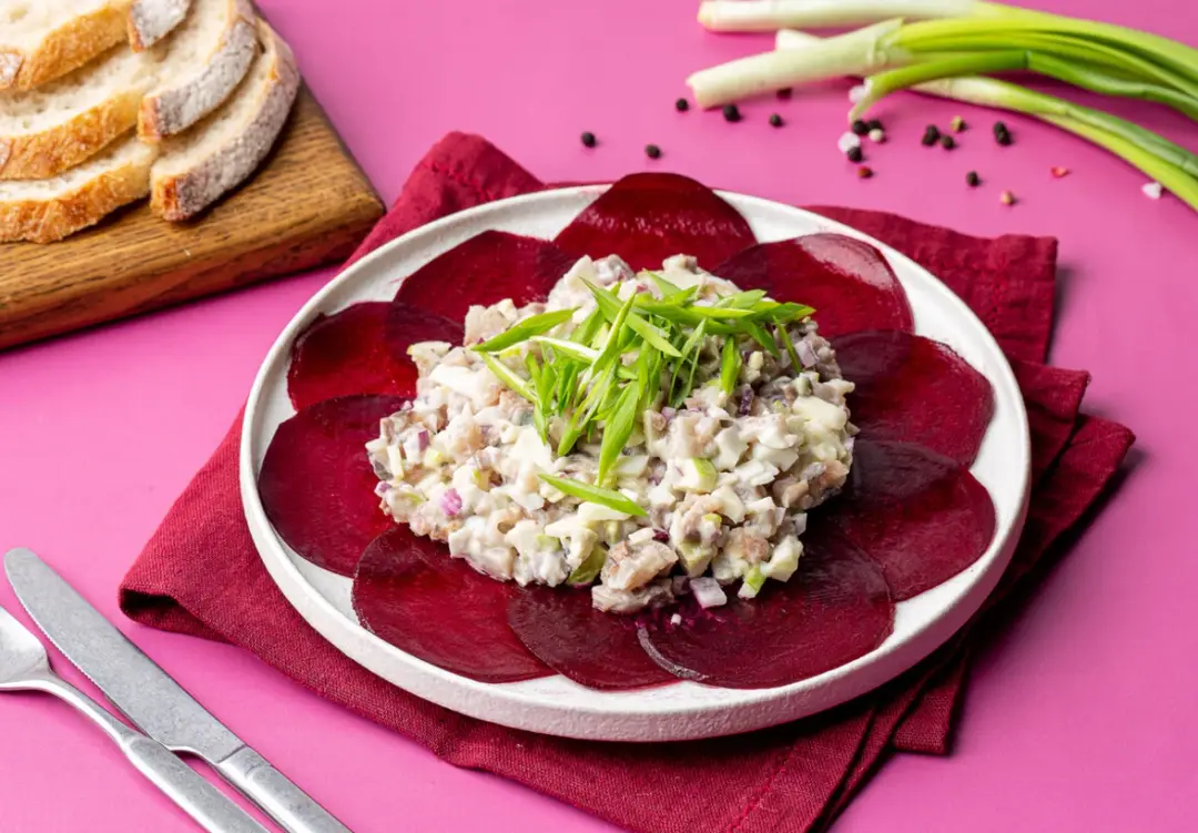 Легкая закуска с селедкой