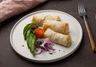 Макрурус в фило с авокадо