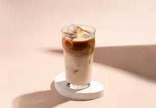 Миндальный айс-латте