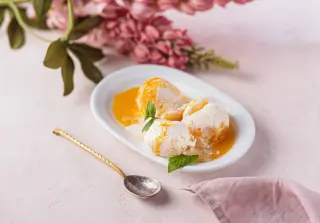 Мороженое из сливок с маракуйей