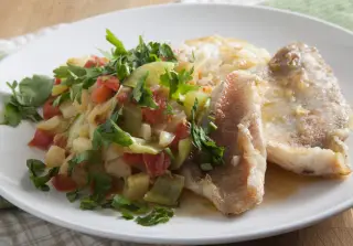 Морской окунь с овощами