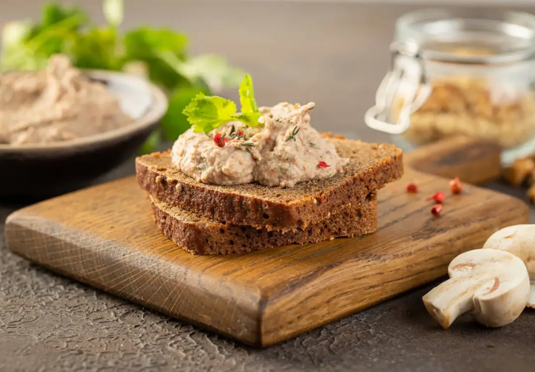 Паштет из фасоли с грибами и орехами