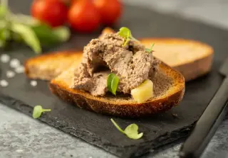 Паштет из куриной печени с белыми грибами