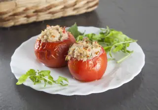 Помидоры, фаршированные треской и киноа