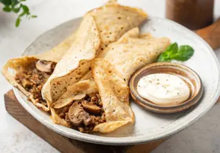 Постные блины из цельнозерновой муки с гречкой и грибами