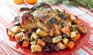 Праздничная курица с овощным гарниром