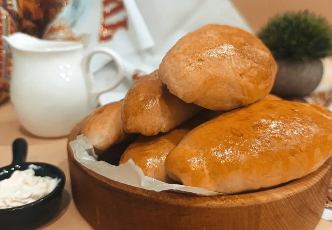 Пуховые пирожки с мясом