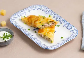 Ролл из кабачка с тунцом
