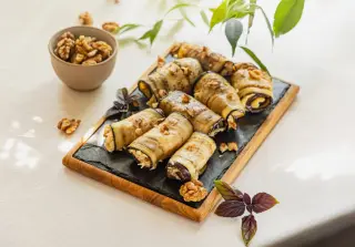 Рулетики из баклажанов с сыром и чесноком