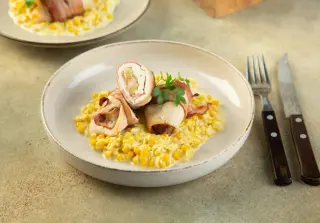 Рулетики из курицы с ананасом