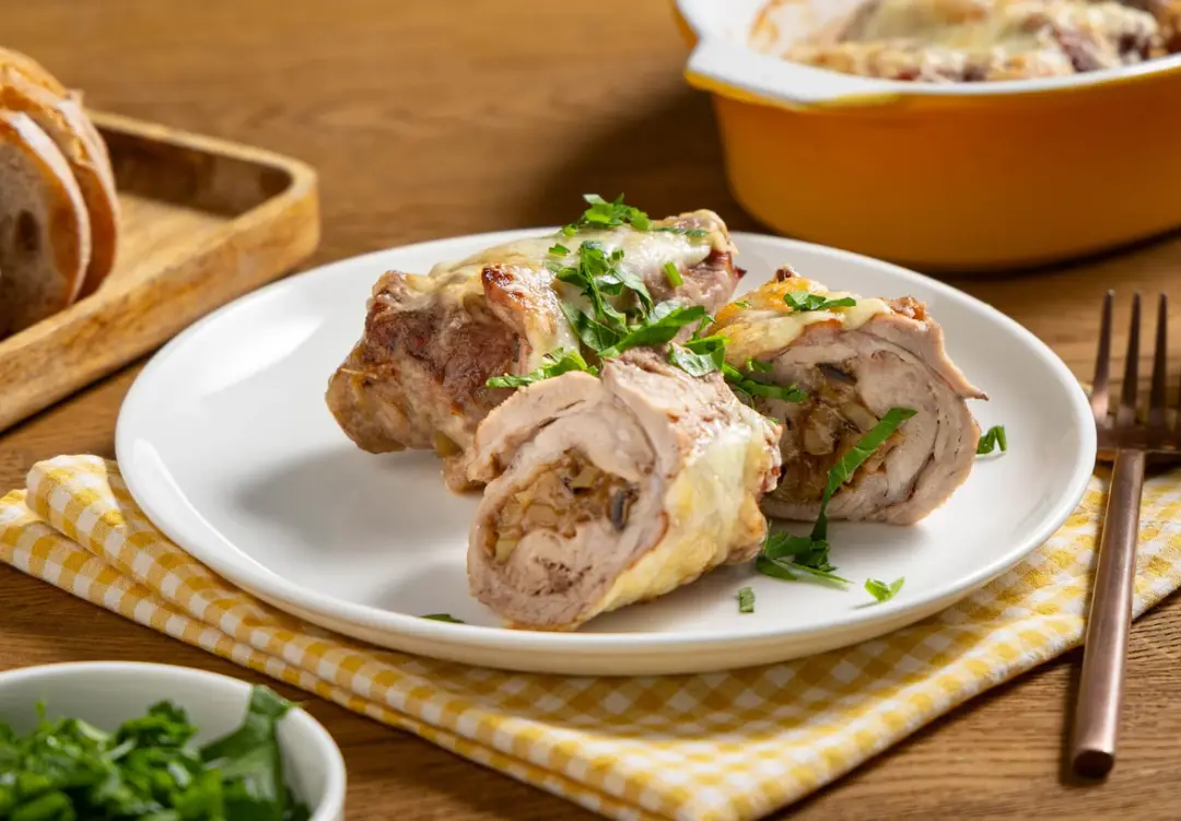 Рулетики из свинины с картофелем и грибами