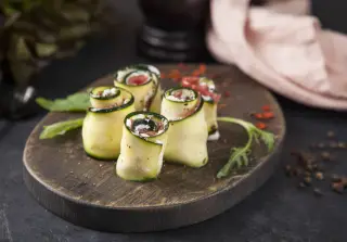 Рулетики с пармой и цукини