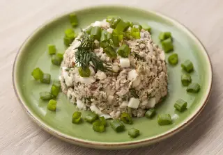 Салат из консервированной скумбрии