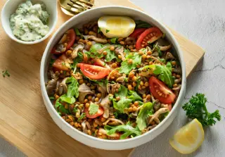 Салат с чечевицей и вешенками