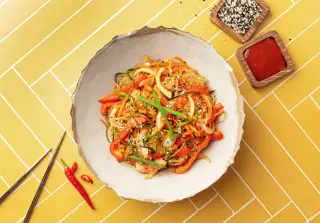 Салат с фунчозой