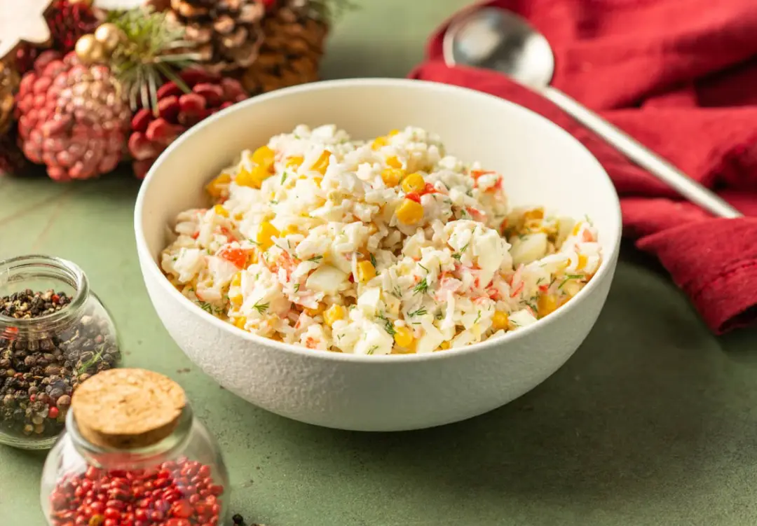 Салат с крабовыми палочками и рисом