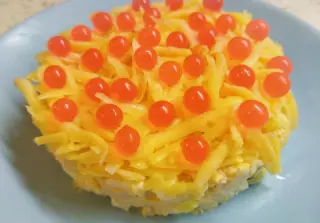 Салат с курицей и джусболлами
