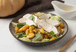 Салат с печёной тыквой и куриным филе