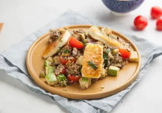 Салат Табуле с овощами гриль, сыром Халумис и фисташками
